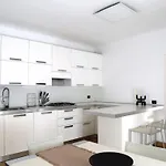 Elegante Im Zentrum In Der Naehe Des Meeres By Interhome *