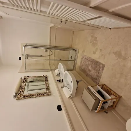 Elegante Im Zentrum In Der Naehe Des Meeres By Interhome