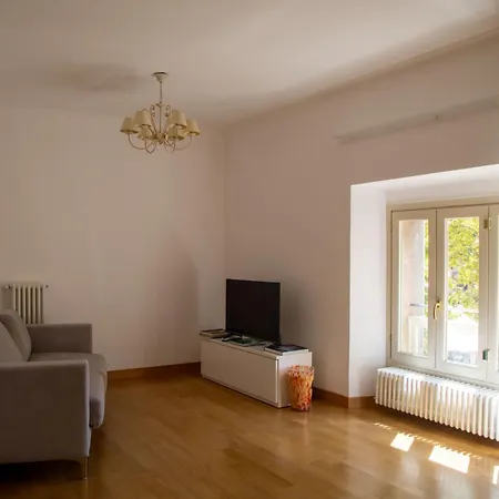 Elegante Im Zentrum In Der Naehe Des Meeres By Interhome Apartman *